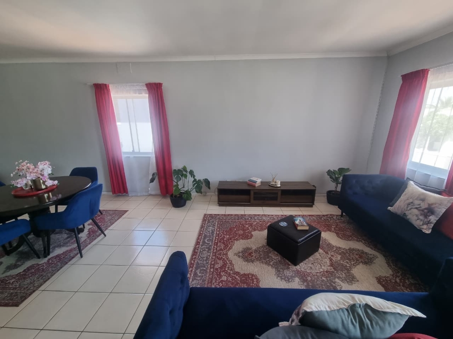To Let 4 Bedroom Property for Rent in Claremont Western Cape